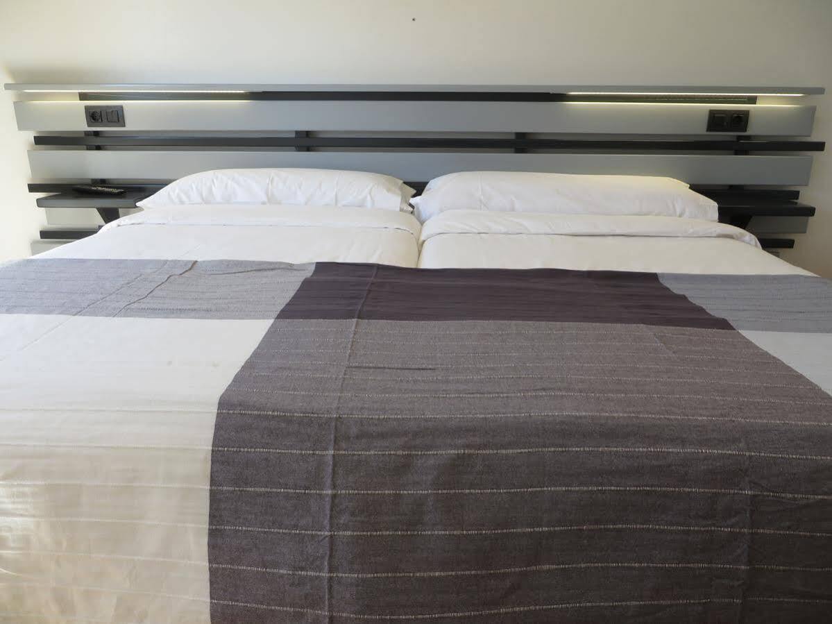 Hotel Ofi A Coruna Luaran gambar