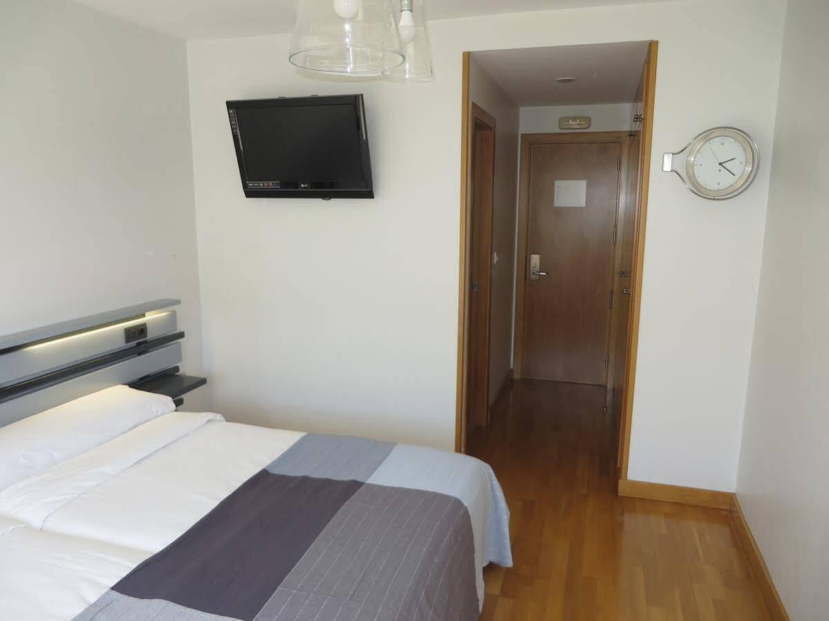 Hotel Ofi A Coruna Luaran gambar
